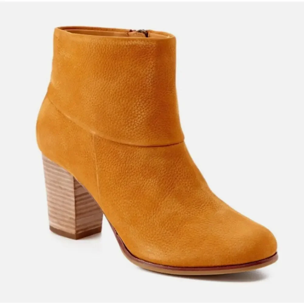Cole Haan Cassidy Booties Nubuck Leather Orange-camel Stacked Heels Nike‎ Air 7